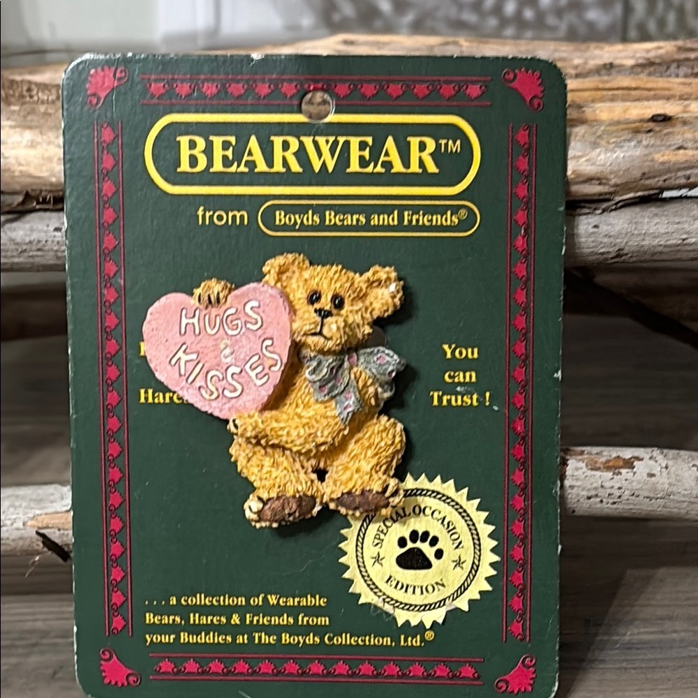 NEW! Vintage BOYDS BEARS Hugs Kisses Brooch Pin BEARWEAR COLLECTION